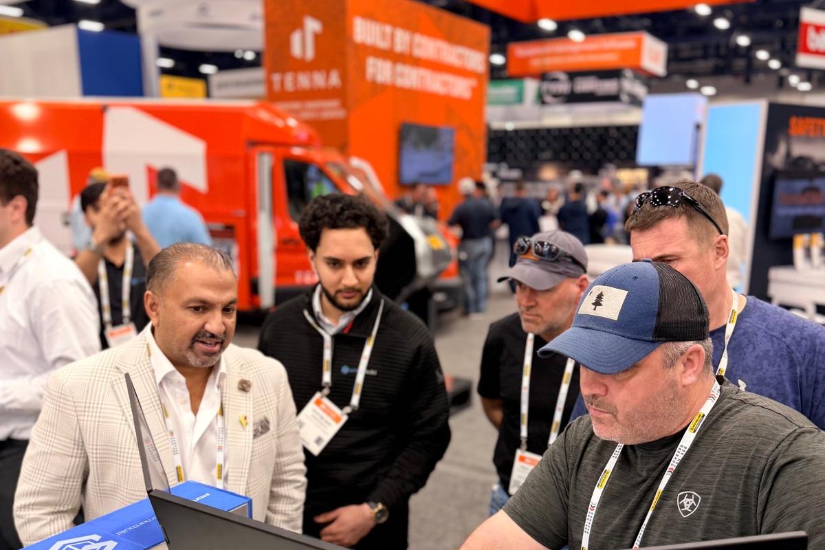 Zulq Malik walking a group of contractors through the platform on screens at the SMARTBUILD booth
